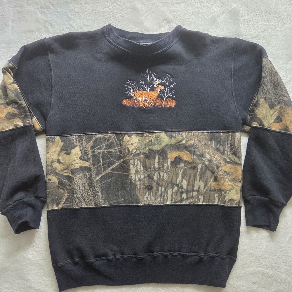Vintage Ace Sportswear Camo Men M Deer Embroidered Deer Crewneck Sweatshirt USA